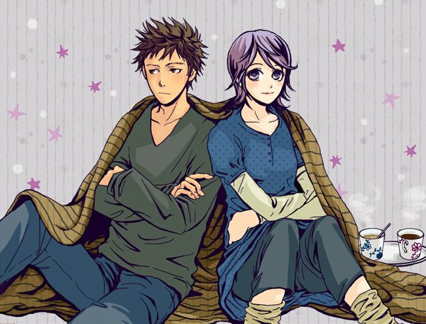 Anime picture 1024x780 with giant killing tatsumi takeshi nagata yuri tagme (artist) blush short hair smile brown hair sitting purple eyes brown eyes purple hair grey background crossed arms striped polka dot striped background girl boy star (symbol)