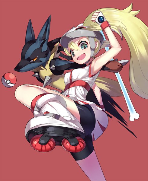 イラスト 817x1000 と ポケットモンスタ ポケットモンスターxy nintendo ルカリオ koruni (pokemon) ririko (zhuoyandesailaer) ソロ 長髪 長身像 カメラ目線 開いた口 simple background 金髪 ポニーテール aqua eyes red background gen 4 pokemon 女の子 動物 ヘルメット