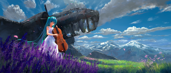 イラスト 2520x1080 と ボーカロイド 初音ミク sombernight ソロ カメラ目線 前髪 highres 青い目 hair between eyes wide image 立つ ツインテール 肩出し 青い髪 空 cloud (clouds) outdoors very long hair mountain landscape