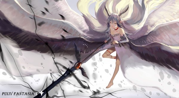 Anime picture 1700x927 with original pixiv fantasia pixiv fantasia t sishenfan single long hair fringe wide image bare shoulders holding yellow eyes silver hair bent knee (knees) parted lips barefoot horn (horns) pointy ears bare legs no shoes black wings