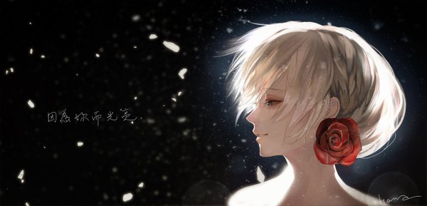 Anime picture 1362x658 with unlight say hana single short hair blonde hair smile wide image signed profile hair flower inscription grey eyes lens flare dark background topless glow girl hair ornament flower (flowers) rose (roses)