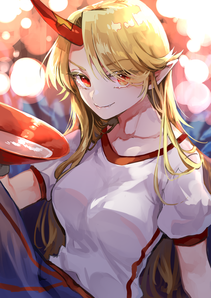 Anime picture 2508x3541 with touhou hoshiguma yuugi risui (suzu rks) single long hair tall image looking at viewer fringe highres blonde hair red eyes horn (horns) pointy ears hair over one eye puffy sleeves oni horns oni girl t-shirt alcohol