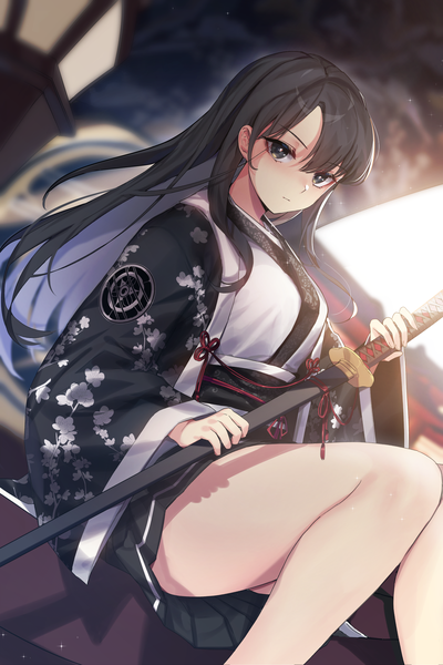 Anime picture 1500x2250 with original mendou kusai single long hair tall image looking at viewer fringe black hair hair between eyes sitting holding bent knee (knees) traditional clothes japanese clothes multicolored hair black eyes wide sleeves two-tone hair sparkle dutch angle
