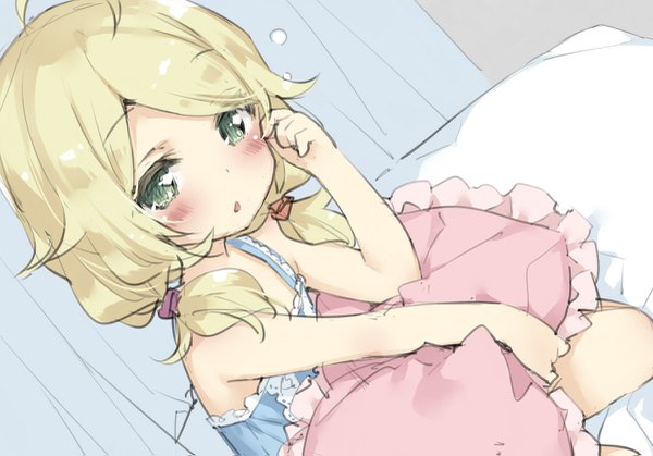 Anime-Bild 1200x839 mit idolmaster idolmaster cinderella girls yusa kozue kani biimu single long hair looking at viewer blush blonde hair sitting twintails green eyes ahoge from above loli sleeveless low twintails sleepy girl pillow