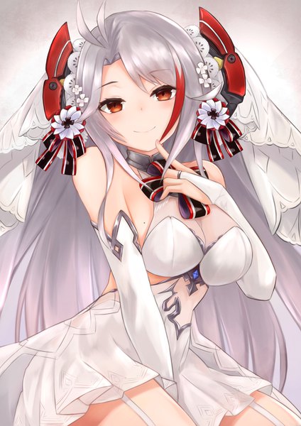 イラスト 1000x1414 と アズールレーン プリンツ・オイゲン(アズールレーン) prinz eugen (symphonic fate) (azur lane) ryara vivi ソロ 長髪 長身像 カメラ目線 赤面 前髪 おっぱい light erotic simple background 笑顔 座る 肩出し 茶目 payot アホ毛 multicolored hair