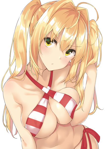 イラスト 2508x3541 と Fateシリーズ fate/grand order nero claudius (fate) (all) ネロ・クラウディウス(水着) てとら ソロ 長髪 長身像 カメラ目線 赤面 前髪 highres おっぱい light erotic 金髪 simple background hair between eyes 大きな乳房 白背景 ツインテール