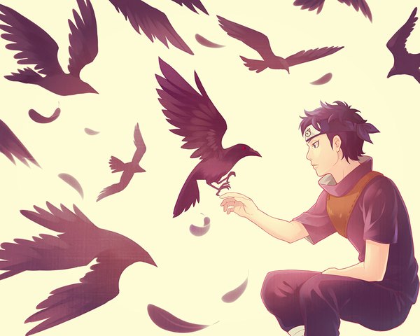 Anime-Bild 1000x800 mit naruto studio pierrot naruto (series) uchiha shisui yue (tonhyuk51244) single short hair black hair simple background sitting looking away bent knee (knees) profile black eyes outstretched hand flock boy animal bird (birds) feather (feathers)