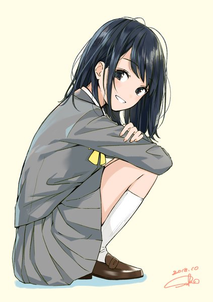 Anime picture 1414x2007 with original sako (user ndpz5754) single long hair tall image looking at viewer blush fringe black hair simple background smile signed full body bent knee (knees) head tilt pleated skirt fingernails black eyes grin dated