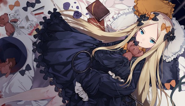 Anime picture 1479x854 with fate (series) fate/grand order abigail williams (fate) lavinia whateley (fate/grand order) porch5681 single long hair looking at viewer blue eyes blonde hair wide image long sleeves dutch angle knees touching hat removed headwear removed drawing girl dress flower (flowers)