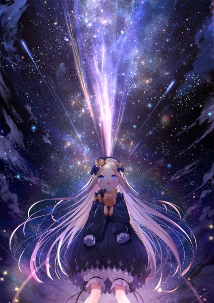 Anime-Bild 848x1200 mit fate (series) fate/grand order abigail williams (fate) yano mitsuki single long hair tall image blush fringe open mouth blue eyes blonde hair holding outdoors long sleeves wind night :o night sky looking up