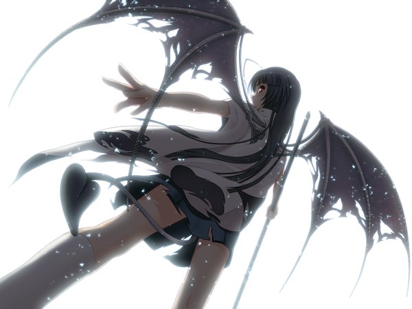 Аниме картинка 1600x1200 с sumaga oki kiki tsuji santa длинные волосы чёрные волосы простой фон красные глаза белый фон хвост оглядывается сзади рваная одежда крылья летучей мыши девушка оружие крылья