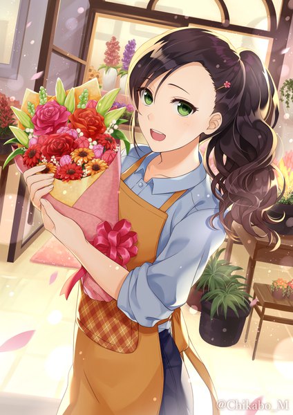 Anime-Bild 723x1023 mit original chikabo m single long hair tall image looking at viewer open mouth smile brown hair holding green eyes signed ponytail :d twitter username wavy hair twisty sleeves girl flower (flowers) plant (plants)