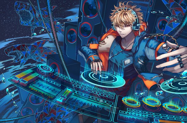 イラスト 1000x661 と オリジナル darkavey ソロ カメラ目線 短い髪 金髪 open jacket orange eyes 刺青 outstretched arm 透明 messy hair music dj 男性 動物 ジャケット ヘッドフォン 水泡 魚