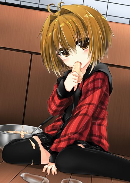 Anime picture 777x1087 with original dodome-iro mayonnaise single tall image looking at viewer blush short hair brown hair brown eyes girl thighhighs skirt black thighhighs cream