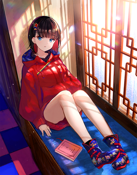 Anime picture 940x1200 with original fuzichoco single tall image looking at viewer blush fringe short hair blue eyes brown hair sitting full body bent knee (knees) blunt bangs multicolored hair sunlight two-tone hair bare legs lens flare colored inner hair