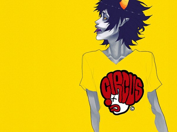 Anime picture 1024x763 with homestuck gamzee makara mookie000 single short hair black hair simple background profile horn (horns) pointy ears teeth yellow background sharp teeth demon boy tongue