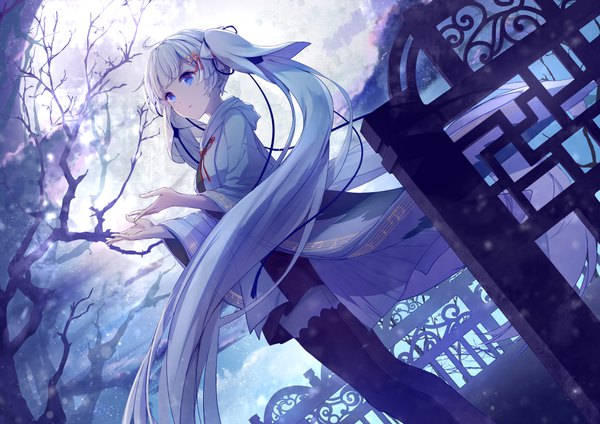 Anime-Bild 3508x2480 mit vocaloid hatsune miku yuki miku yuki miku (2018) yue yue single fringe highres blue eyes standing twintails looking away absurdres ahoge outdoors white hair blunt bangs very long hair zettai ryouiki expressionless