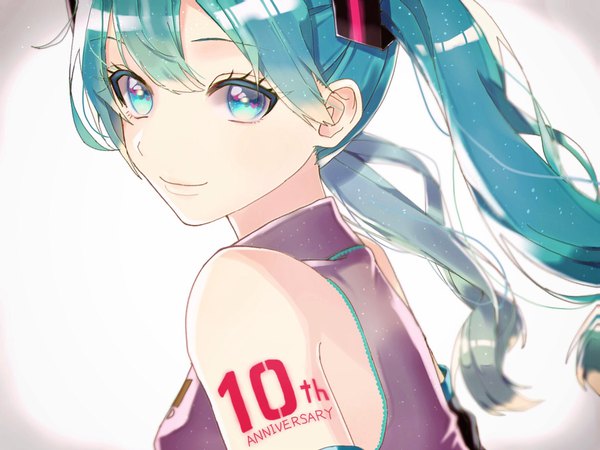 Anime picture 1772x1330 with vocaloid hatsune miku daluto (hitomi555) single long hair looking at viewer highres simple background twintails upper body aqua eyes light smile aqua hair tattoo turning head anniversary girl