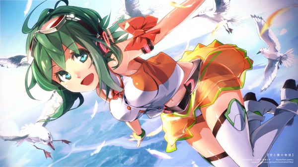 イラスト 2000x1122 と ボーカロイド gumi pmpmpm ソロ highres 短い髪 開いた口 wide image 肩出し 緑の目 goggles on head 女の子 ストッキング 動物 白いストッキング 鳥 羽 ゴーグル