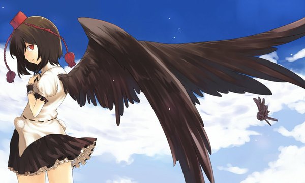 Anime picture 1040x624 with touhou shameimaru aya aki (mare desiderii) single short hair black hair red eyes wide image sky cloud (clouds) black wings girl skirt headdress