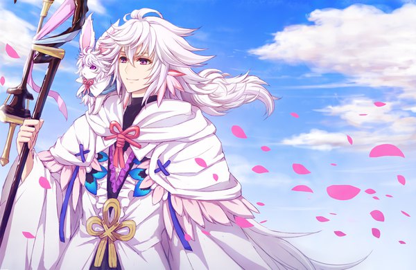Anime picture 1000x650 with fate (series) fate/grand order fou (fate) merlin (fate) yamaneko514 single long hair fringe smile hair between eyes standing purple eyes looking away sky cloud (clouds) white hair wind animal on shoulder boy animal