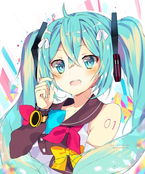 イラスト 800x960 と ボーカロイド マジカルミライ 初音ミク magical mirai miku マジカルミライ2018 zahravoca (annpratamav) ソロ 長髪 長身像 カメラ目線 赤面 前髪 開いた口 hair between eyes ツインテール 肩出し signed payot upper body アホ毛