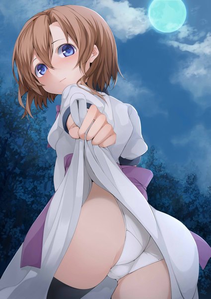 Anime picture 1200x1694 with higurashi no naku koro ni studio deen ryuuguu rena nemu (nebusokugimi) single tall image looking at viewer blush fringe short hair blue eyes light erotic hair between eyes brown hair cloud (clouds) ass outdoors looking back from behind night