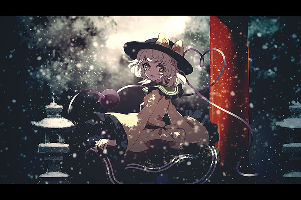 Anime-Bild 1200x800 mit touhou komeiji koishi dise single looking at viewer short hair yellow eyes silver hair looking back blurry snowing letterboxed winter backlighting heart of string girl hat heart torii eyeball