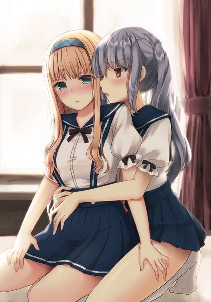 Anime-Bild 1000x1429 mit original itsumo tchan long hair tall image looking at viewer blush fringe light erotic blonde hair multiple girls brown eyes green eyes looking away silver hair bent knee (knees) parted lips profile pleated skirt no shoes hand on hip