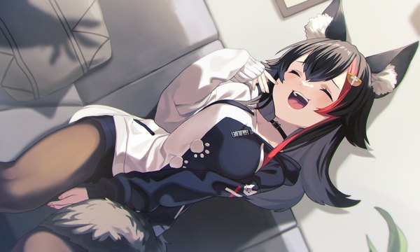 Anime-Bild 2000x1200 mit virtual youtuber hololive ookami mio ookami mio (3rd costume) tokumaro single long hair fringe highres open mouth light erotic black hair hair between eyes wide image sitting animal ears red hair indoors tail eyes closed