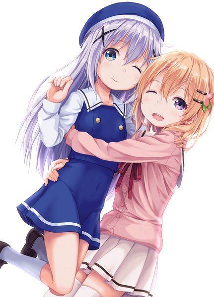 Anime-Bild 1151x1600 mit gochuumon wa usagi desu ka? white fox kafuu chino hoto cocoa hane yoshiyumi long hair tall image blush fringe open mouth blue eyes simple background hair between eyes white background purple eyes multiple girls payot looking away silver hair ahoge