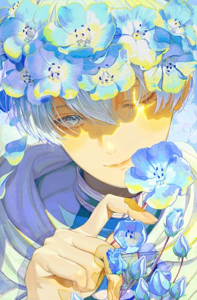 Anime picture 2303x3500 with sousou no frieren himmel (sousou no frieren) nakauma single tall image looking at viewer fringe highres short hair smile hair between eyes silver hair upper body head tilt one eye closed mole mole under eye silver eyes boy wreath