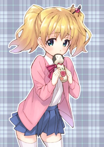Anime picture 850x1200 with kin-iro mosaic alice carteret matsuryuu single tall image looking at viewer blush short hair blonde hair twintails green eyes pleated skirt zettai ryouiki plaid plaid background girl thighhighs skirt hair ornament miniskirt