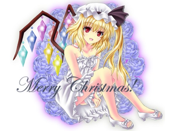 Anime-Bild 1024x768 mit touhou flandre scarlet amou yuu single looking at viewer fringe short hair open mouth blonde hair hair between eyes red eyes sitting full body :d high heels one side up christmas strap slip merry christmas floral background