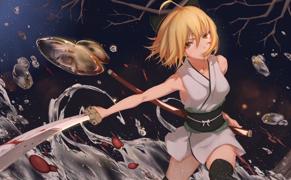 Anime picture 1616x1000 with fate (series) fate/grand order okita souji (fate) (all) okita souji (koha-ace) hakui (b600723) single looking at viewer fringe short hair blonde hair hair between eyes wide image holding yellow eyes ahoge traditional clothes japanese clothes zettai ryouiki sleeveless covered mouth