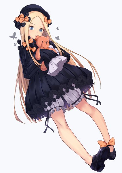 Anime-Bild 1000x1414 mit fate (series) fate/grand order abigail williams (fate) itachi kanade single long hair tall image looking at viewer blue eyes simple background blonde hair white background holding full body long sleeves head tilt girl dress bow hair bow