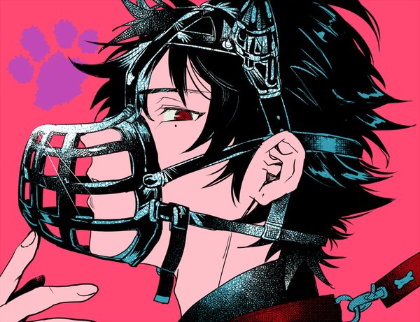 Anime picture 1000x769 with hypnosis mic yamada ichirou (hypnosis mic) maro (rec cnn3) single looking at viewer fringe short hair black hair simple background hair between eyes red eyes parted lips profile mole mole under eye pink background face paw print boy lead