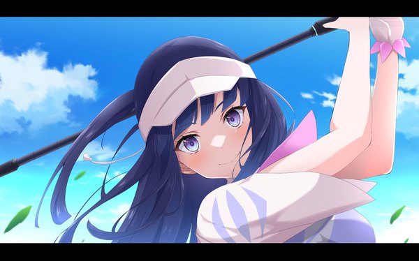 Anime picture 1800x1123 with birdie wing: golf girls' story amawashi aoi kurono yuzuko single long hair looking at viewer highres smile wide image purple eyes blue hair sky cloud (clouds) upper body outdoors letterboxed golf girl visor cap golf club
