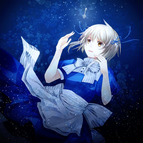 Anime picture 1000x1000 with original tokumu kyuu single fringe short hair blonde hair brown eyes scared girl dress ribbon (ribbons) hair ribbon bowtie apron buttons key