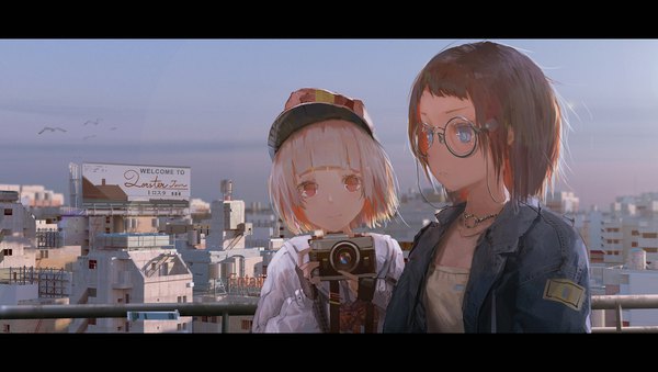 Anime picture 2298x1300 with original novelance looking at viewer fringe highres short hair blue eyes blonde hair red eyes brown hair wide image multiple girls looking away sky cloud (clouds) blunt bangs open jacket city letterboxed cityscape