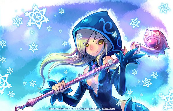 Anime picture 1000x639 with dragon nest sorceress (dragon nest) ziyoling single long hair blush smile bare shoulders yellow eyes cleavage white hair girl hood staff snowflake (snowflakes)