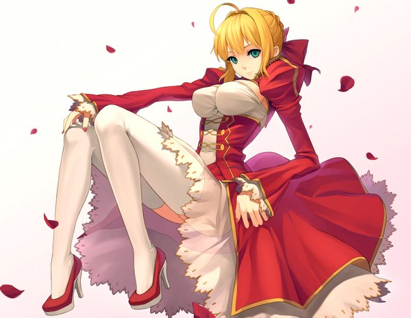 Anime picture 1483x1151 with fate (series) fate/extra type-moon artoria pendragon (all) saber fkey single short hair simple background blonde hair white background green eyes ahoge girl thighhighs dress petals white thighhighs
