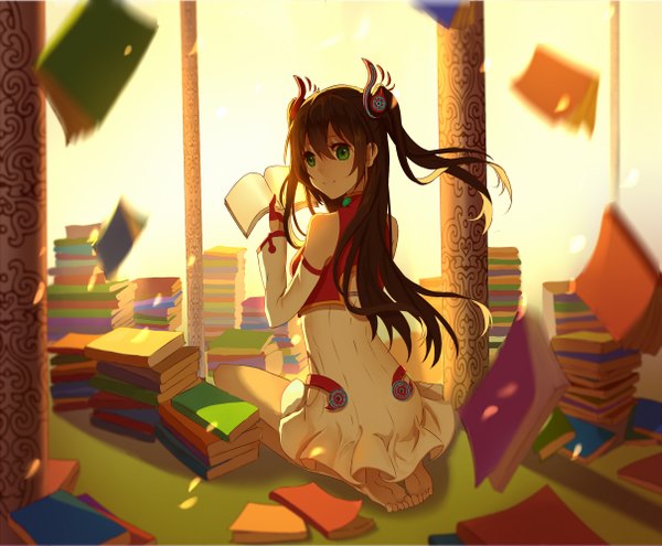 Anime picture 1210x1000 with original lan jue single long hair looking at viewer smile brown hair sitting twintails holding green eyes bent knee (knees) long sleeves looking back barefoot wind sunlight wide sleeves bare legs no shoes