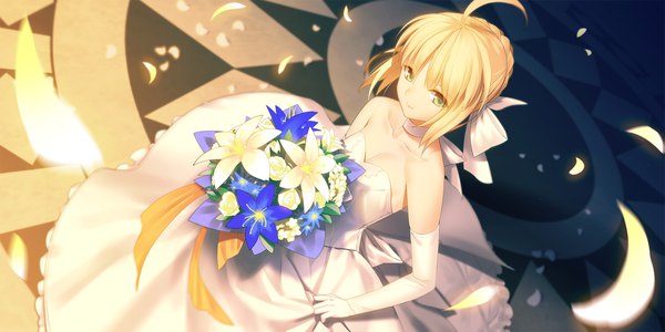 Anime-Bild 2159x1080 mit fate (series) fate/stay night studio deen type-moon artoria pendragon (all) saber yangsion single looking at viewer highres short hair blonde hair wide image bare shoulders green eyes payot ahoge from above revision girl