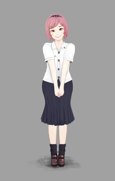 Anime-Bild 1299x2048 mit original lika (jubi) jubi (regiana) single tall image looking at viewer short hair simple background smile red eyes standing signed pink hair full body pleated skirt grey background bare legs short sleeves character names hands clasped