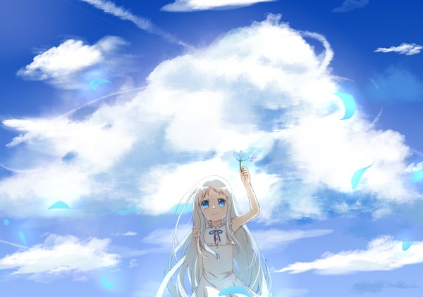 Аниме картинка 2480x1748 с невиданный цветок a-1 pictures хонма мэйко huahua один (одна) длинные волосы высокое разрешение голубые глаза улыбка небо облако (облака) белые волосы ветер девушка цветок (цветы) лепестки сарафан