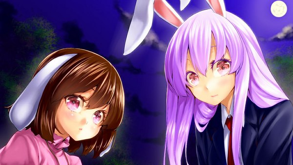 Anime picture 1024x577 with touhou reisen udongein inaba inaba tewi unowen long hair short hair red eyes brown hair wide image multiple girls pink hair cloud (clouds) pink eyes night bunny ears bunny girl girl 2 girls moon