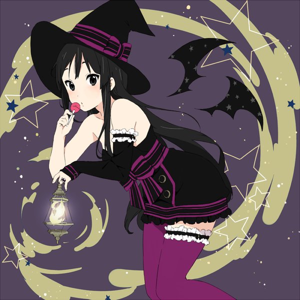 Anime picture 800x800 with k-on! kyoto animation akiyama mio kishida nica single long hair looking at viewer blush fringe black hair simple background bare shoulders holding bent knee (knees) parted lips black eyes leaning alternate costume leaning forward halloween