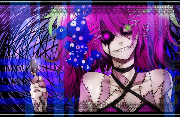 Anime picture 1400x910 with vocaloid candy addict full course (vocaloid) hatsune miku 38page (artist) long hair fringe smile pink hair heterochromia grin glowing letterboxed scar glowing eye (eyes) black sclera crazy girl hair ornament hairclip blood