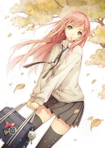 Anime picture 1000x1414 with original niya tidsean single long hair tall image looking at viewer fringe blonde hair holding green eyes yellow eyes pleated skirt wind leaning leaning forward heterochromia open collar autumn girl